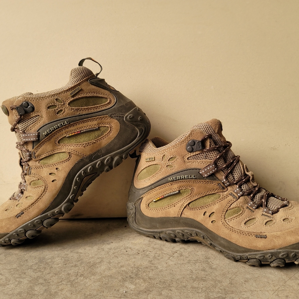 Awesome Merrell Waterproof Hiking Boots 9.5